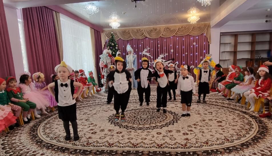 Новогодний  праздник для детей  старшей группы  "Шағала".
