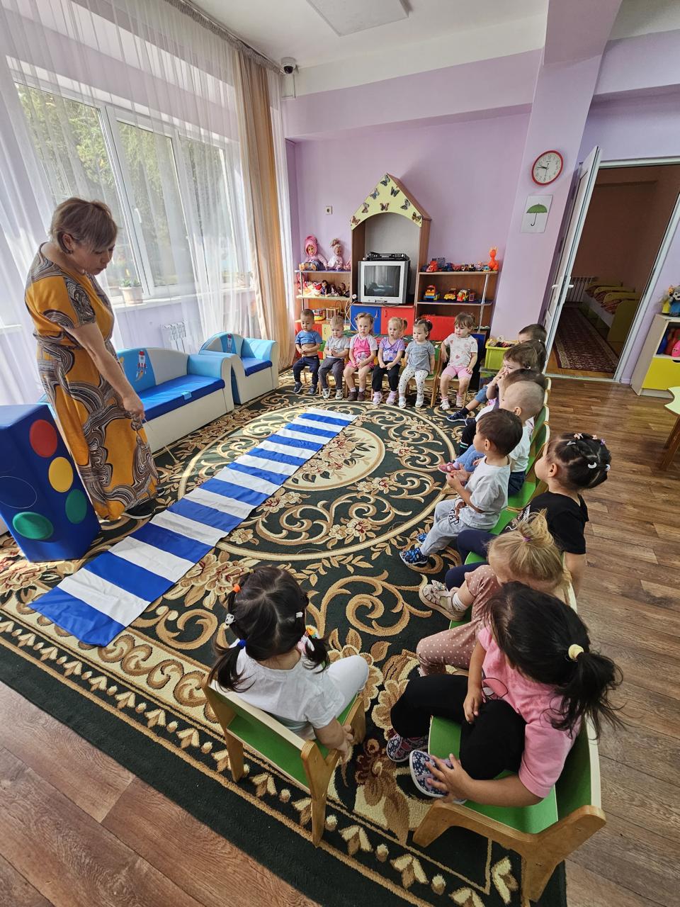 "Балдырған"кіші тобында ЖҚЕ бойынша ұйымдастырылған іс-әрекет / Организованная деятельность по ПДД в младшей группе "Балдырған".