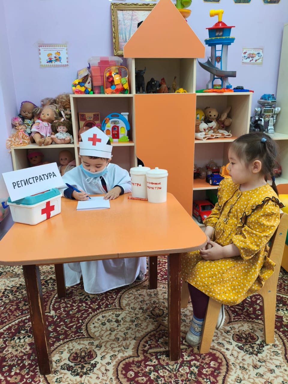 "Бәйтерек" орта тобындағы "Медициналық орталық" рөлдік ойыны / Сюжетно - ролевая игра "Медицинский центр" в средней группе "Бәйтерек.