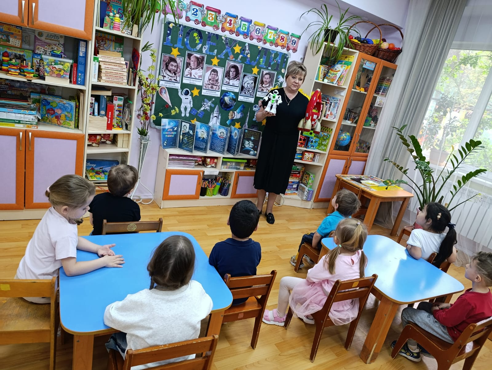 «Альтаир» орта тобындағы шығармашылық ұйымдастырылған іс-әрекет. Тақырыбы: «Ракета» / Творческая деятельность в средней группе "Альтаир". Тема:"Ракета"
